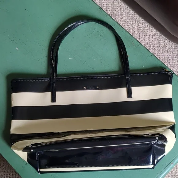 KATE SPADE BLACK & BEIGE PATENT LEATHER BAG - Picture 2 of 16